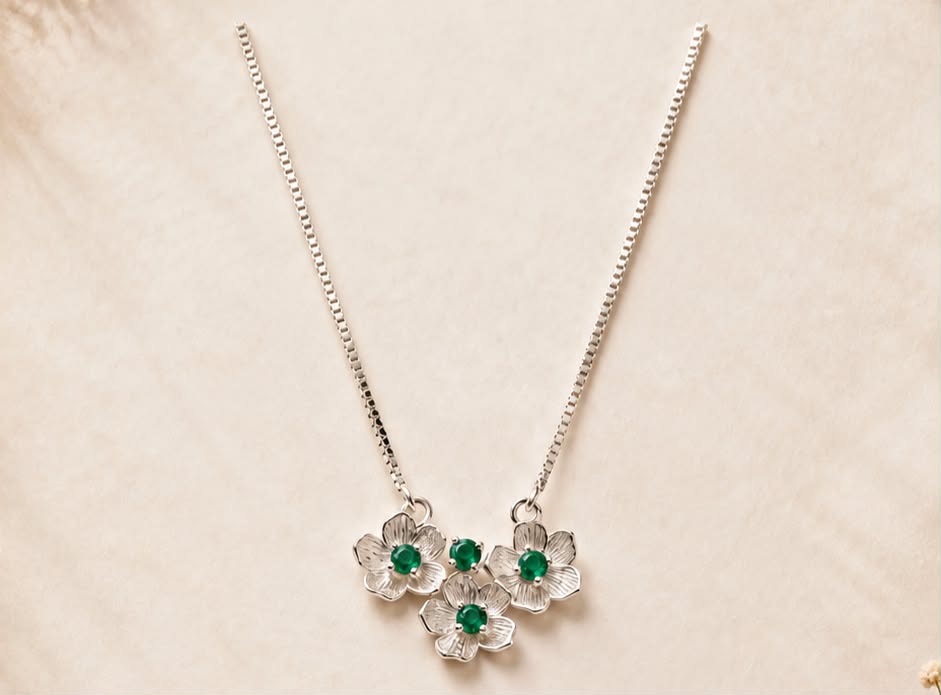Green leaf necklace