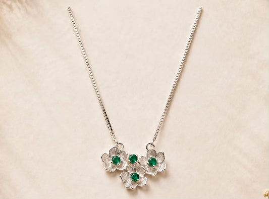 Green leaf necklace